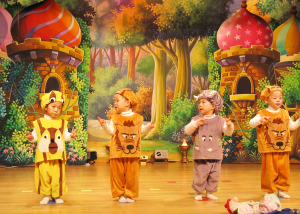 2005.12.01-Performance - Musical English - early childhood learning program